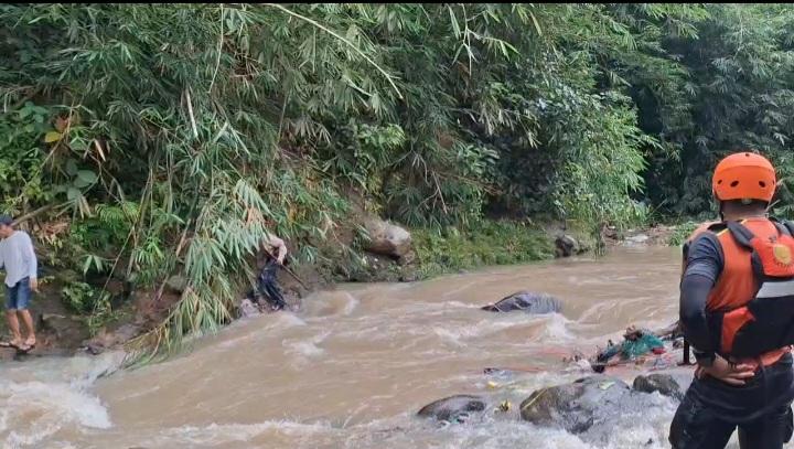 Mandi di Sungai, Bocah 13 Tahun Hilang Terseret Arus Deras di Tanggamus, Lampung